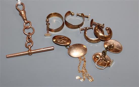 A 15ct gold watch bar, a pair of 9ct gold cufflinks, two pairs of earrings and two other items.